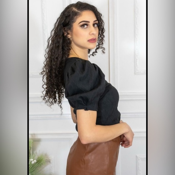 Elegant Black Puff Sleeve Top - Picture 2 of 3